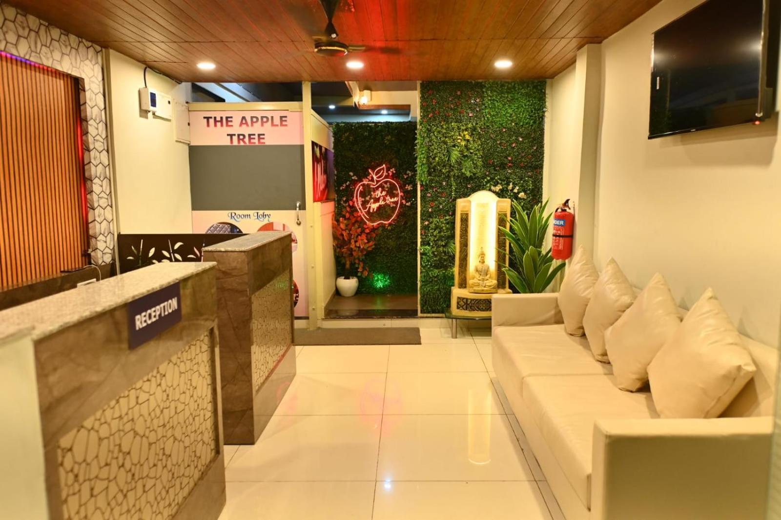 The Apple Tree Hotel Indore Exterior foto