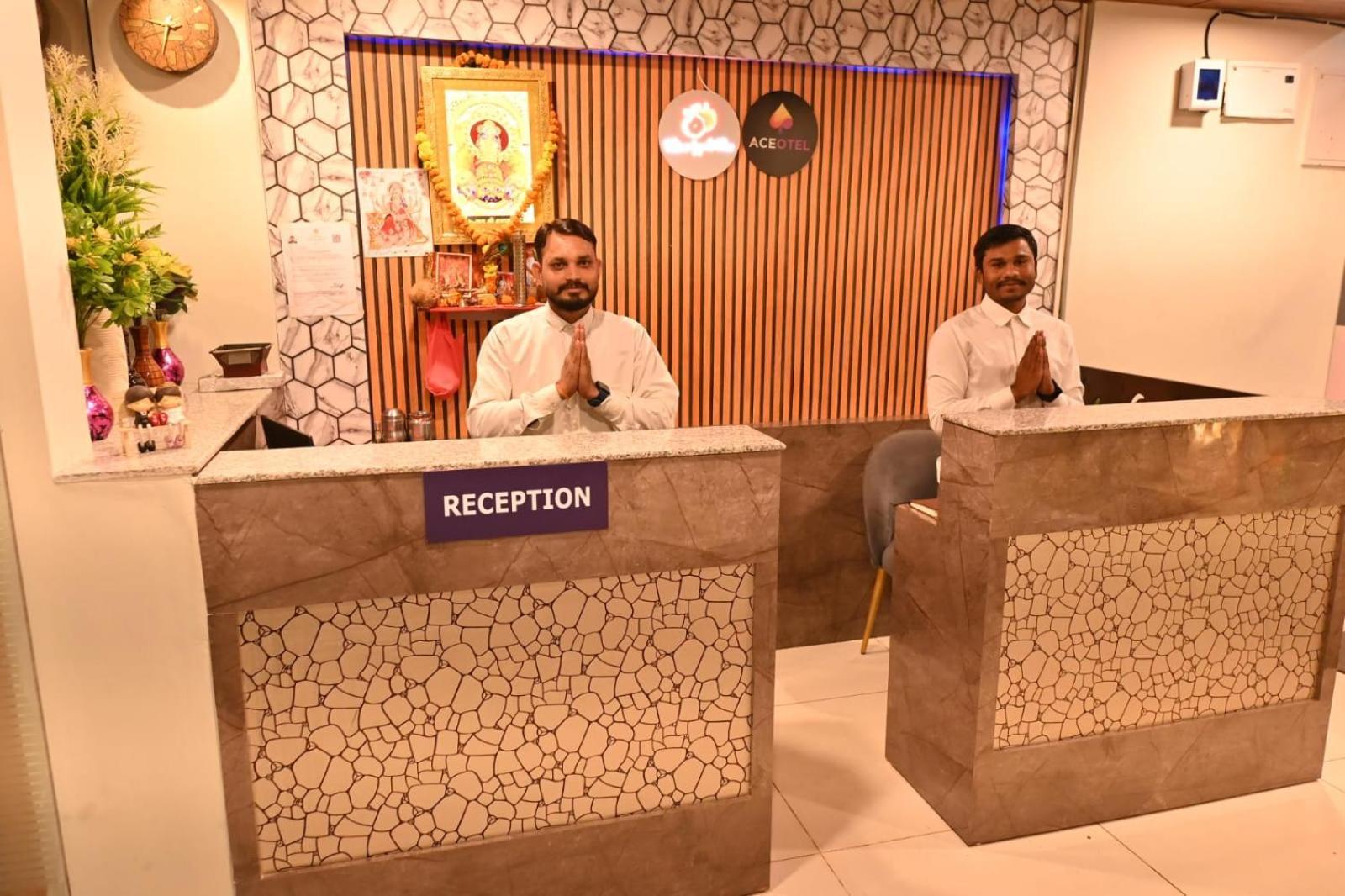 The Apple Tree Hotel Indore Exterior foto